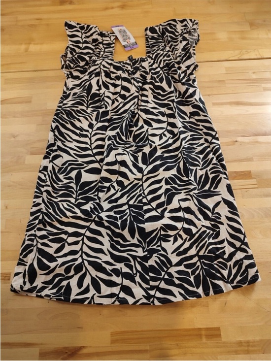 Nicole Miller Dresses & Skirts - Nicole Miller Ladies' Linen Blend A-Line Dress bold black/white abstract print.